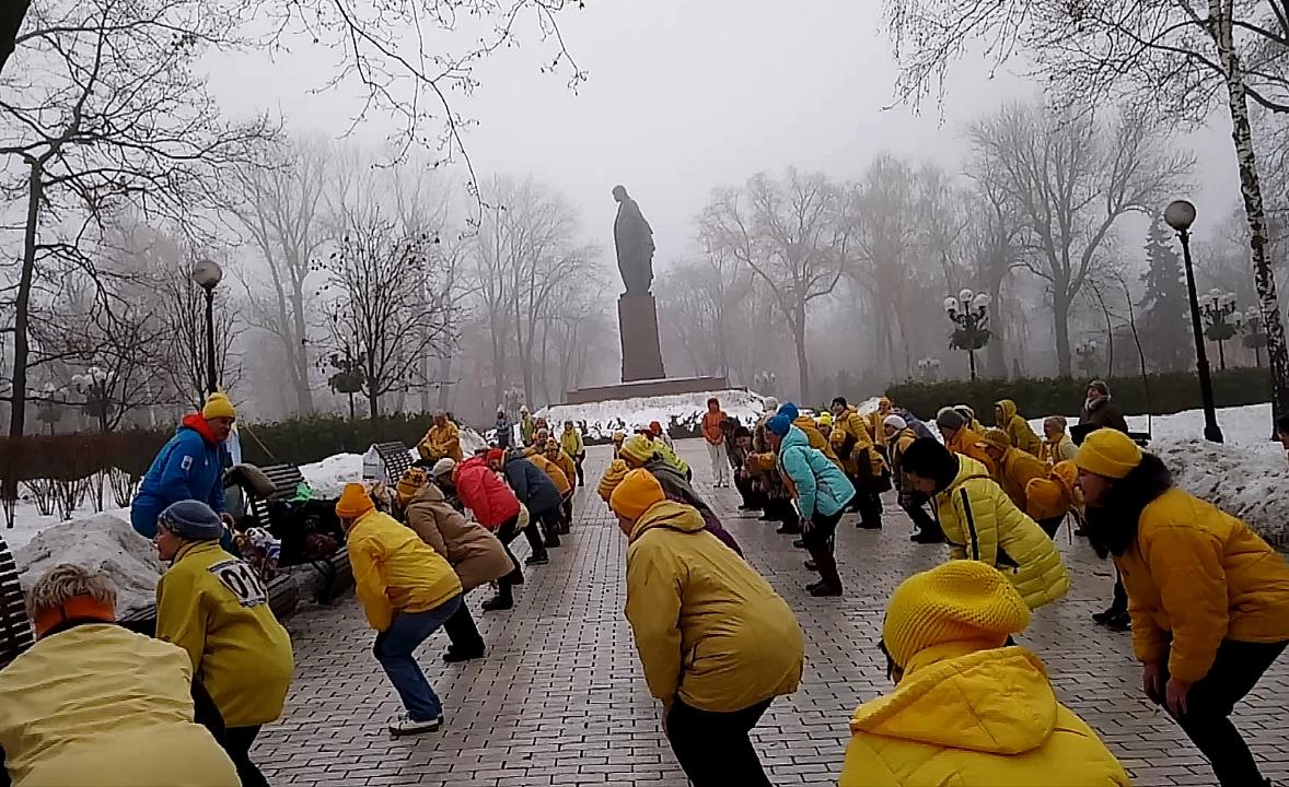 Ходьба, всі у лісі